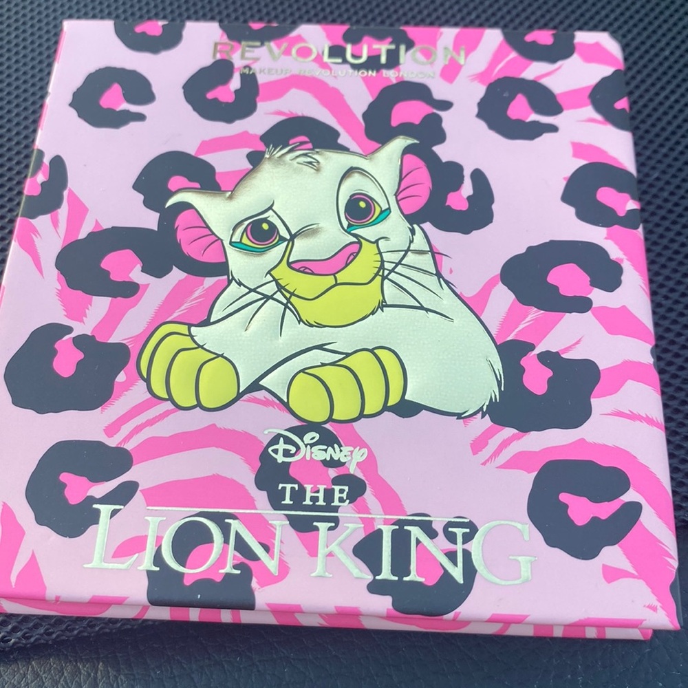 LION KING EYESHADOW PALLET. 9 SHADES